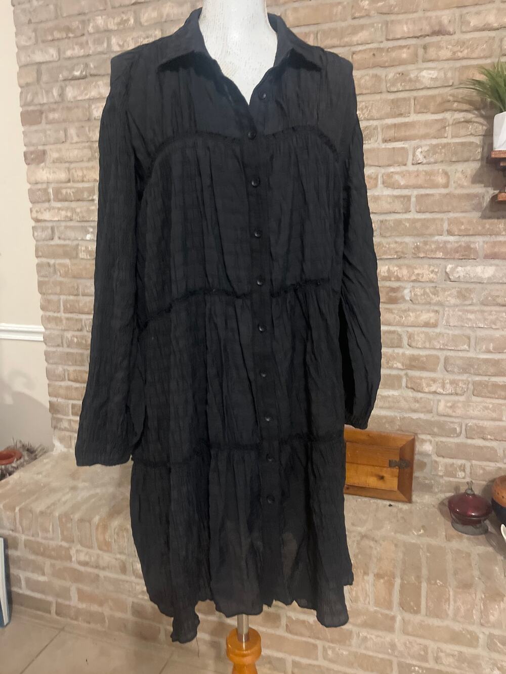 Black textured crinkled smock dress! Flowy and relaxed. XL